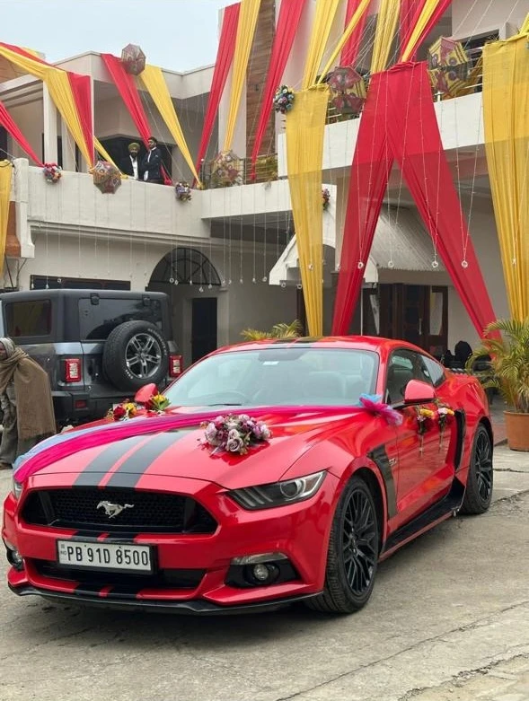 Ford Mustang convertible for pre-wedding shoot
